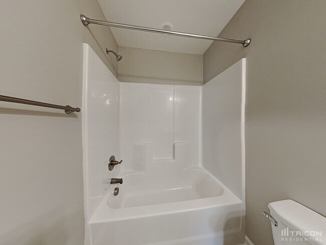 Building Photo - 877 Juno Dr