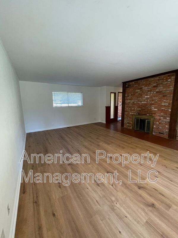 Building Photo - 5102 E 33rd St