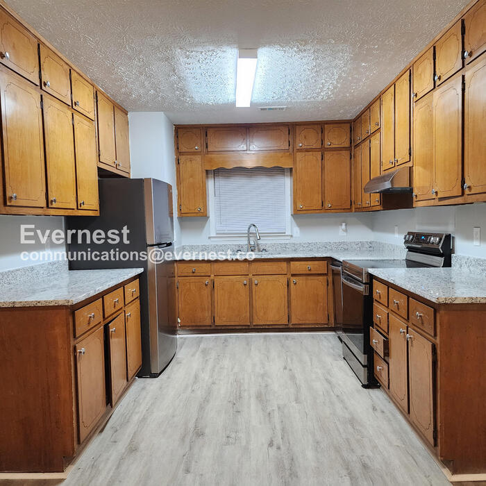 Building Photo - 680 Honey Creek Rd SE