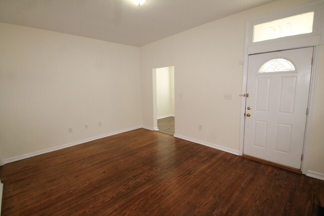 Building Photo - 216 W 38th St