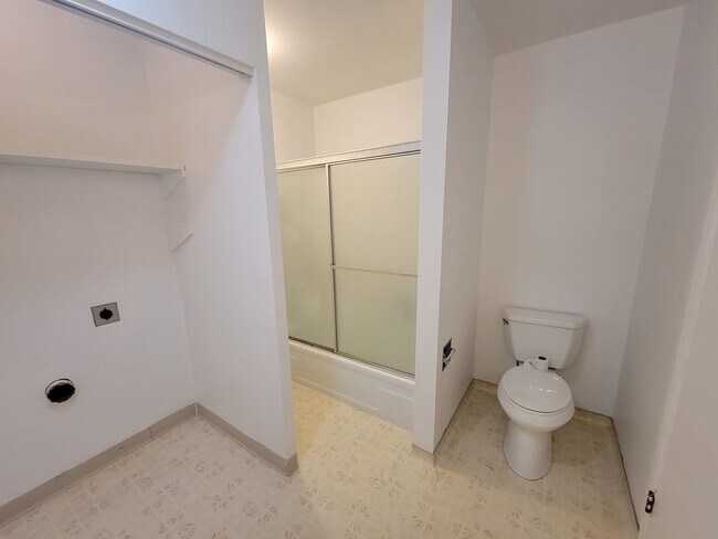 Building Photo - Spacious 3/2 Home Located in the Stanmar c...
