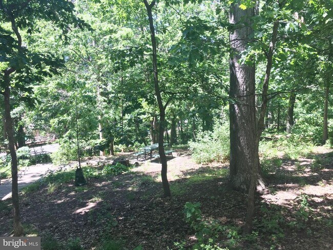 Building Photo - 1527 16th Rd N