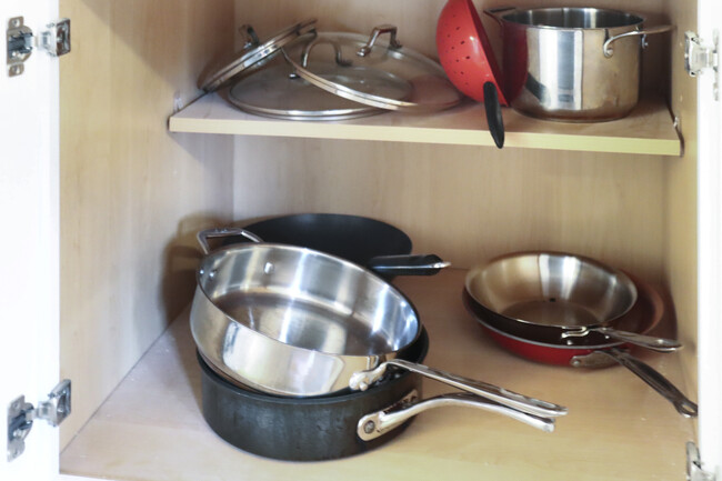 Plenty of cookware - 137 Howell St