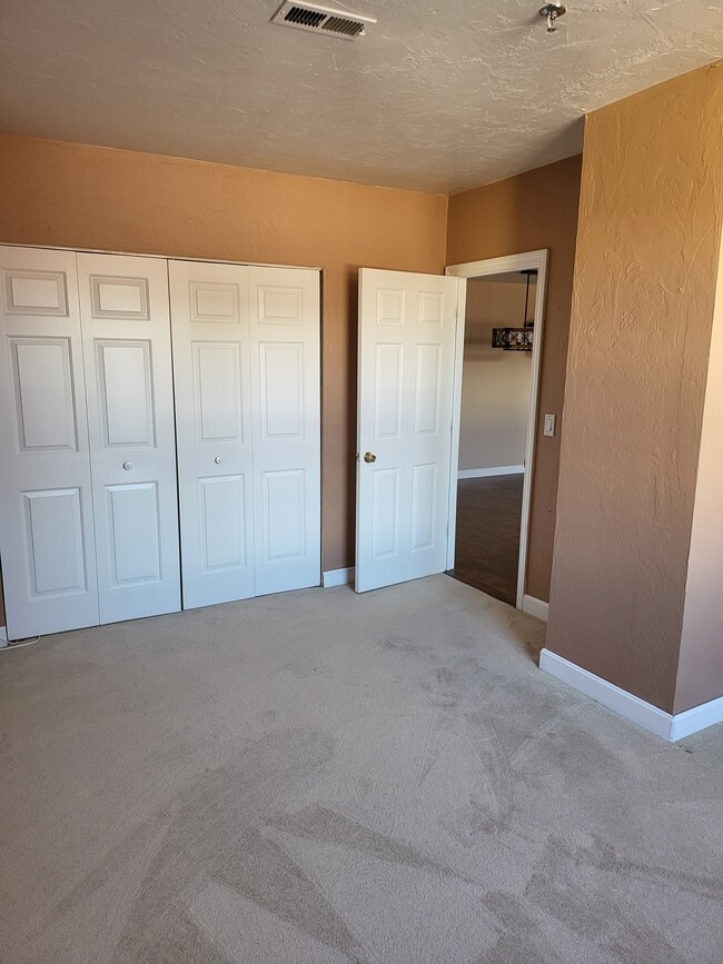 Second bedroom also had floors replaced 3 years ago - 17 Federal St