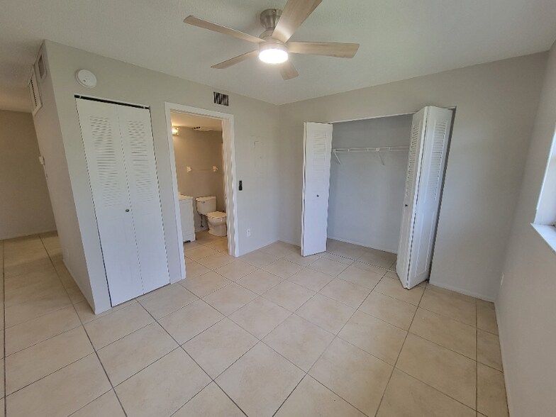 Building Photo - 5303 Summerlin Rd