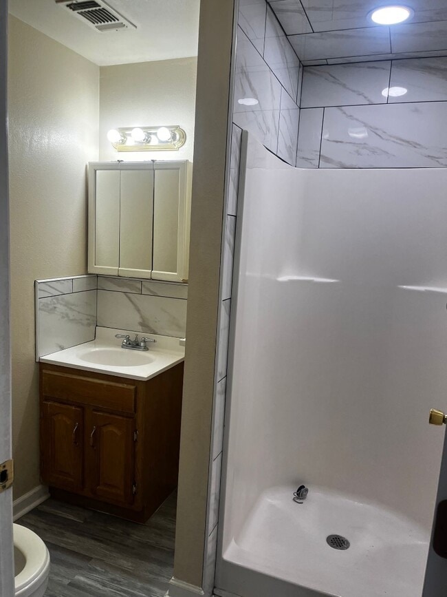 Building Photo - 1007 Wallace St