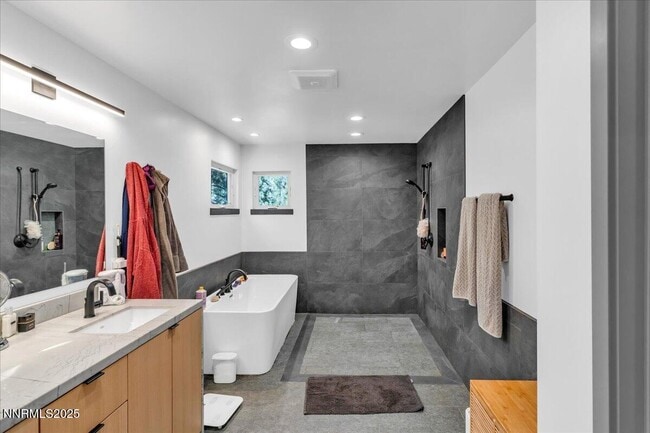 Building Photo - 1262 Hidden Woods Dr