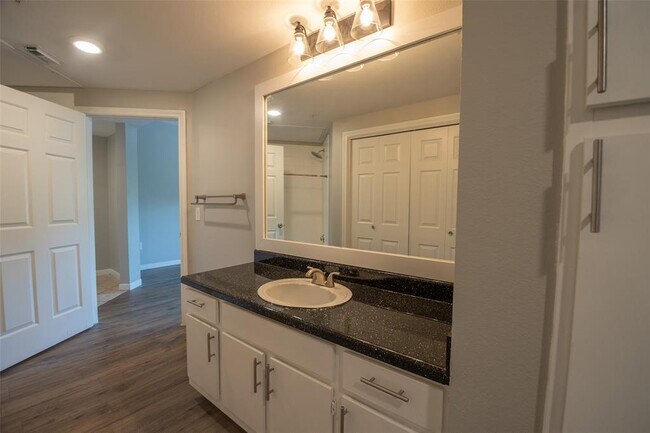 Building Photo - 2320 Gracy Farms Ln