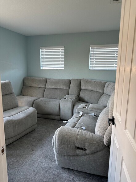 Building Photo - 14825 Harbor Ct