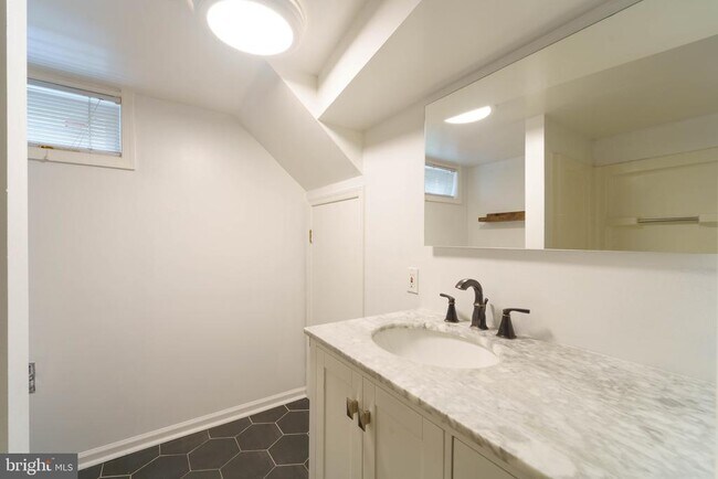 Building Photo - 4400 Garrett Park Rd