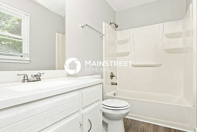 Building Photo - 3 Bedroom Pet-Friendly Home in Snellville, GA with Main Street Renewal