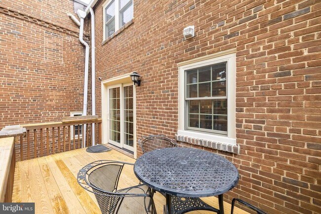 Building Photo - 4880 Chevy Chase Dr