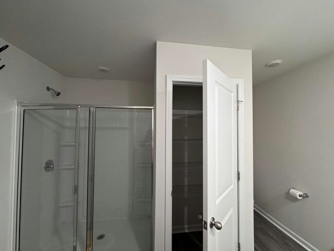 Building Photo - 285 Moyer Dr