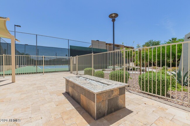 Building Photo - 8055 E Thomas Rd