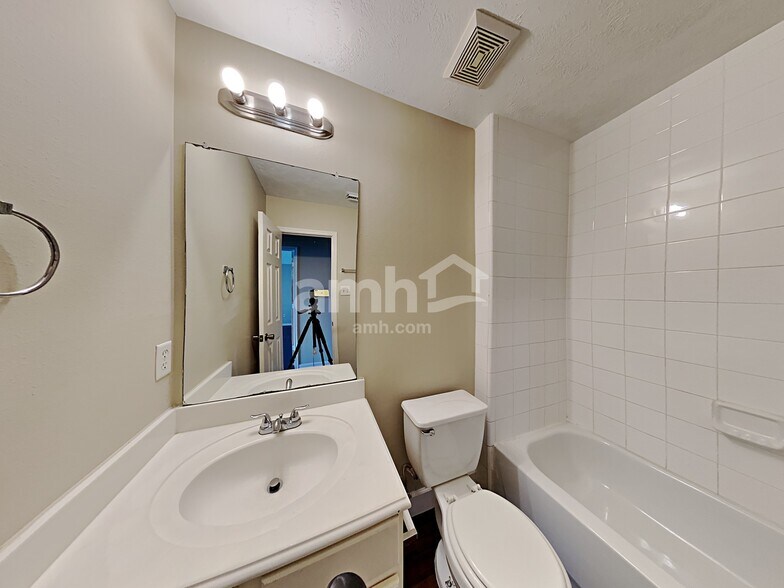 Building Photo - 4002 Portman Glen Ln