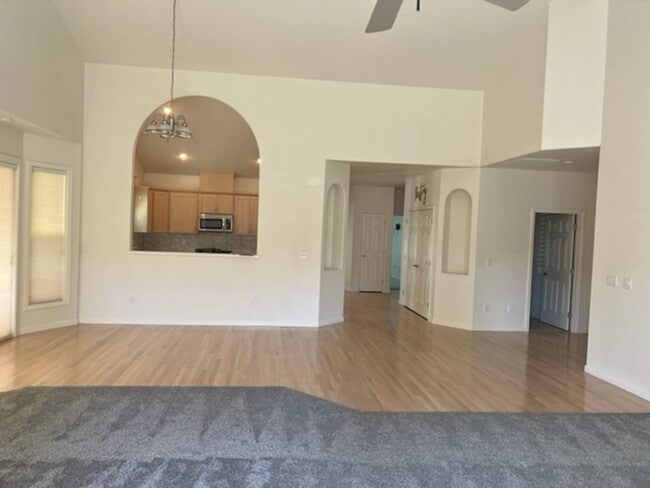 Building Photo - NEW TO MARKET, 3 BEDROOM EAST MEDFORD HOME
