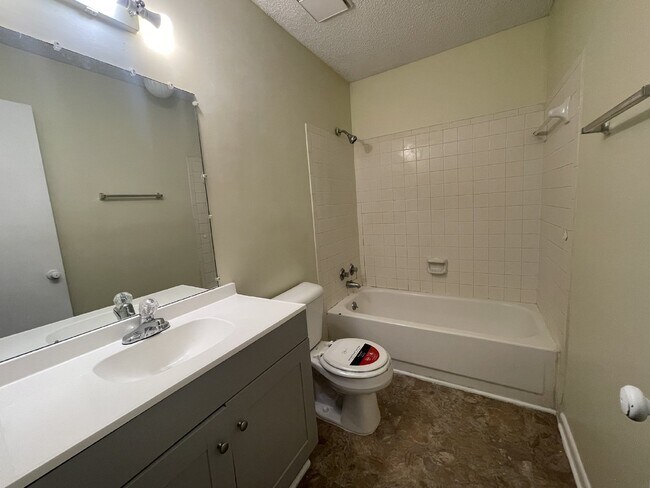 Building Photo - Apartment For Rent