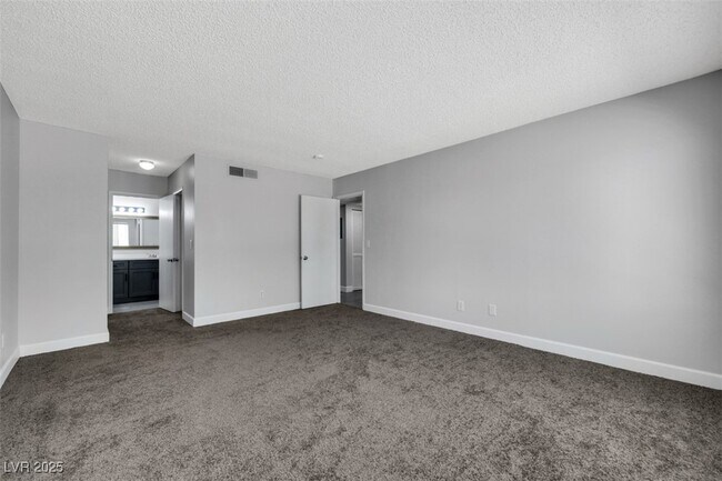 Building Photo - 1575 W Warm Springs Rd