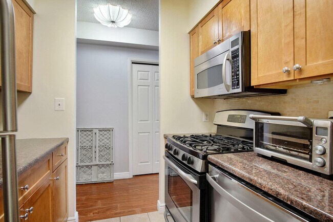 Building Photo - 4801 Fairmont Ave