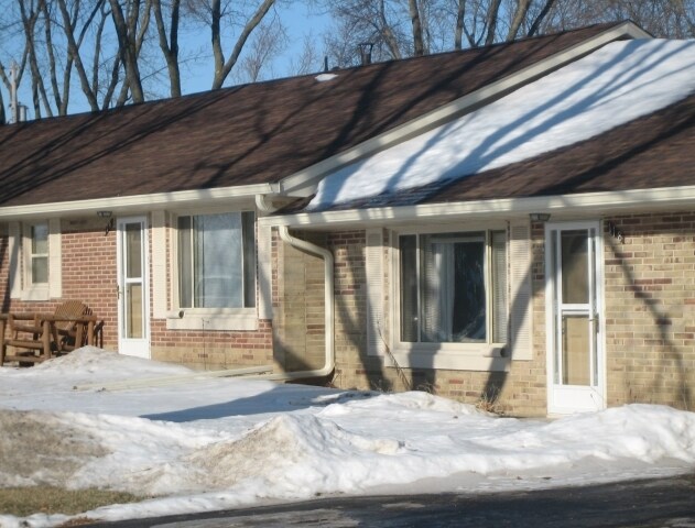 Primary Photo - Valley View Bungalows