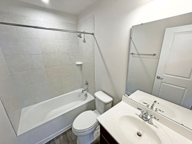 Building Photo - Beautiful Townhome in Ashland !!