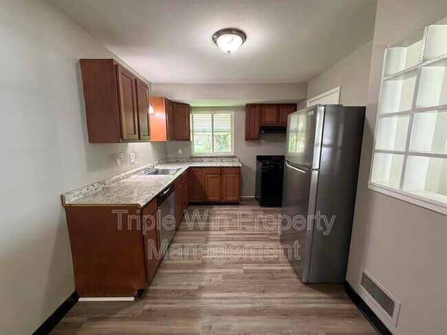 Building Photo - 1654 Mowbry Ln