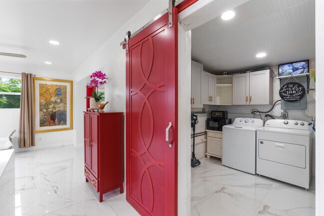 Building Photo - 201 NE 28th Ct