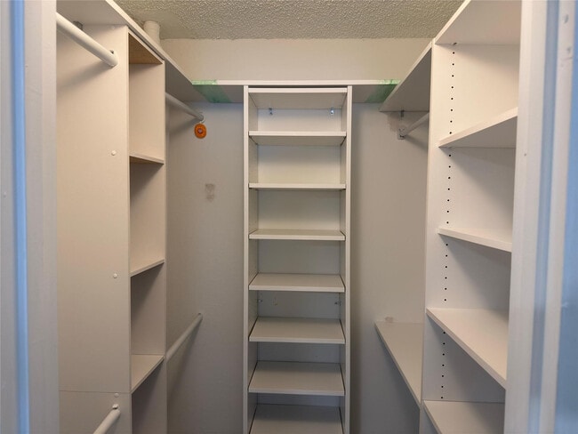 Building Photo - 3470 Pinewalk Dr N