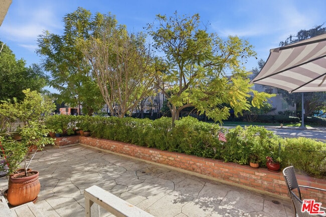 Building Photo - 4401 Moorpark Way