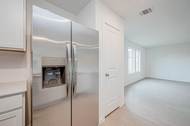 Building Photo - 719-719 Falling Cave Dr