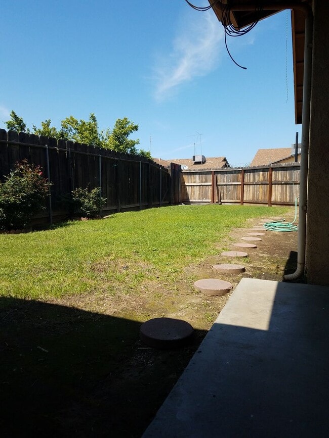 Building Photo - Cute 3 bedroom in Dinuba