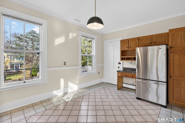 Building Photo - 339 Willow St