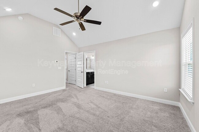 Building Photo - 3125 Venetian Dr