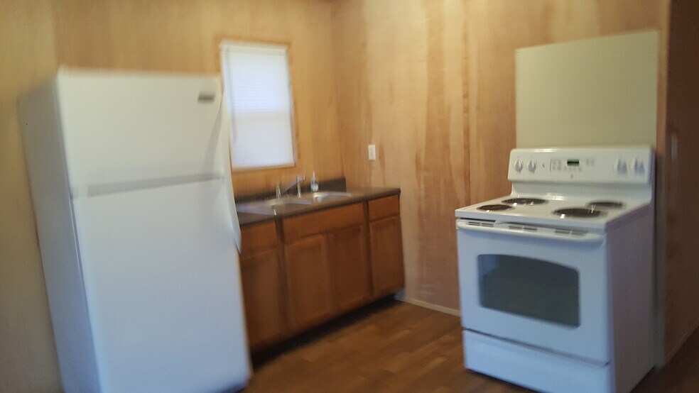 Full kitchen - 4182 FLOYD JOHNSTON RD