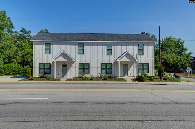 Building Photo - 2035 Rosewood Dr