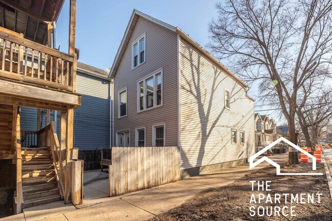 Building Photo - 3135 N Oakley Ave