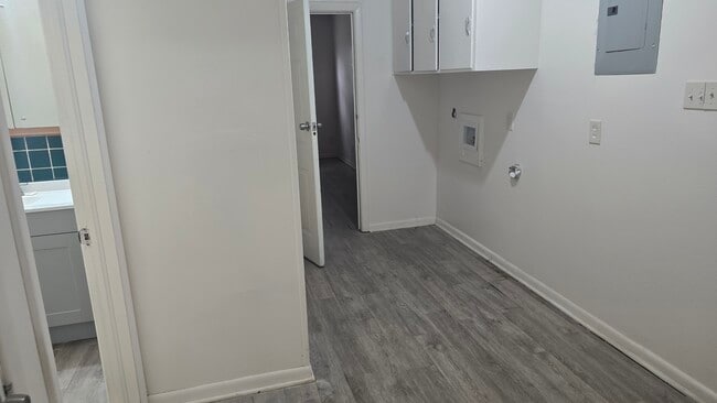 Building Photo - 903 N Polk St