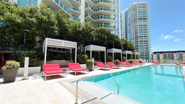 Building Photo - 150 Sunny Isles Blvd