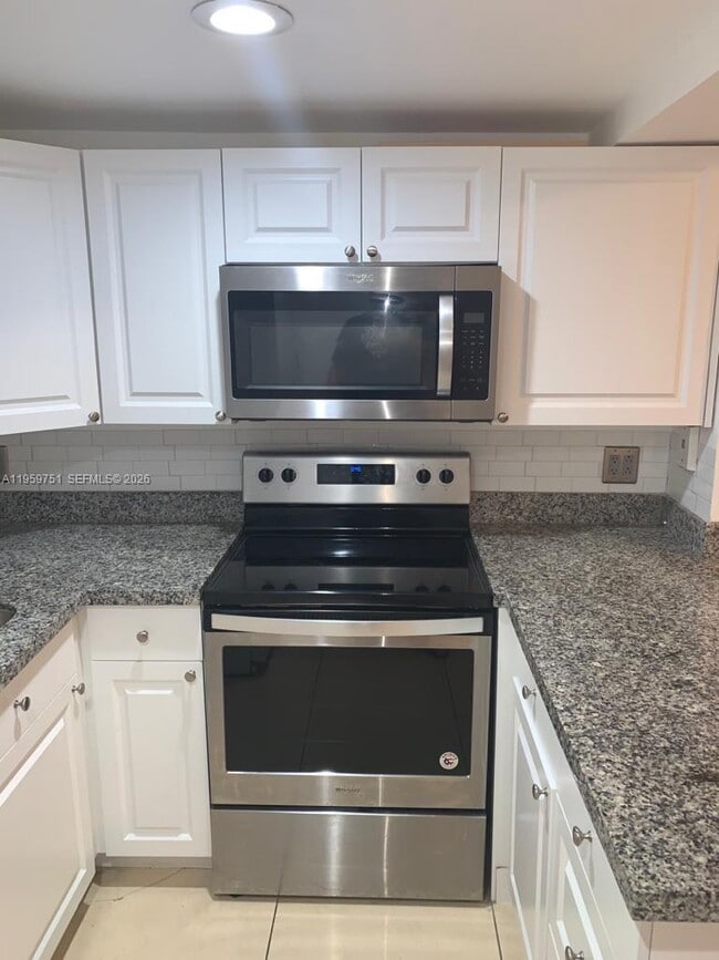 Building Photo - 8290 Lake Dr