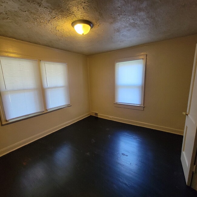 Building Photo - Cozy east side 3 bedroom!