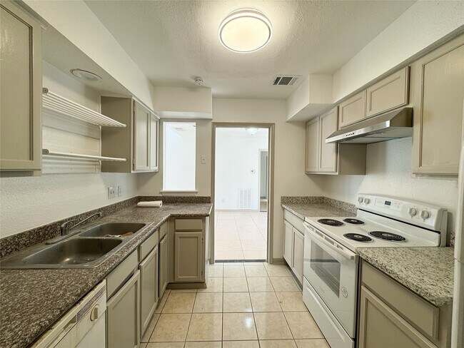 Building Photo - 4431 Yupon Ridge Dr
