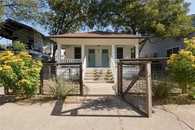 Primary Photo - 1002 Juniper St