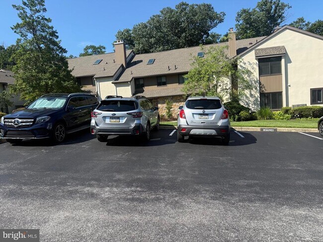 Building Photo - 14 Oak Knoll Dr