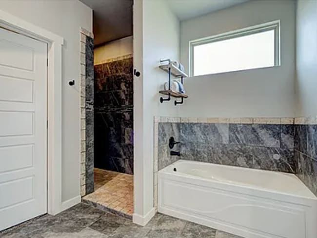 Building Photo - Magnificent 3BD/2BTH home in Council Ridge