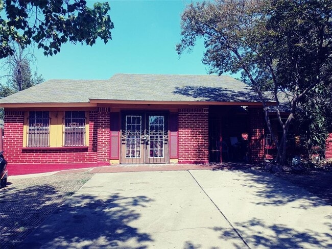 Building Photo - 2400 Village Walk