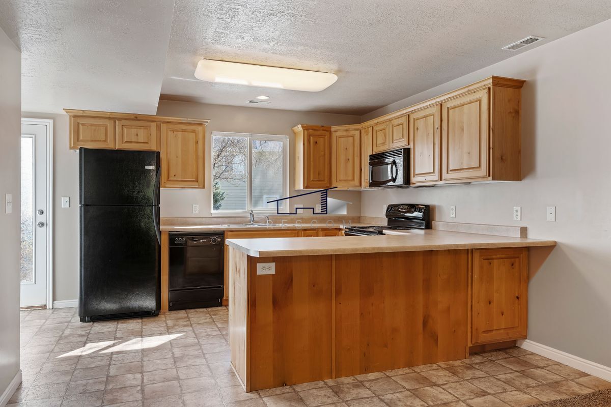 Building Photo - 1077 1675 S