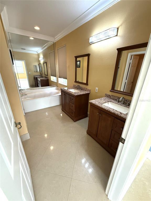 Building Photo - 3865 NW Deer Oak Dr