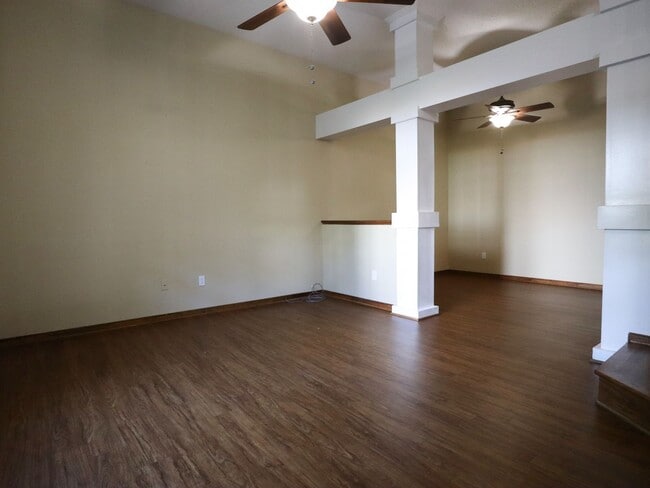 Building Photo - 4-Bedroom Home on Quiet Cul-de-Sac - Must See