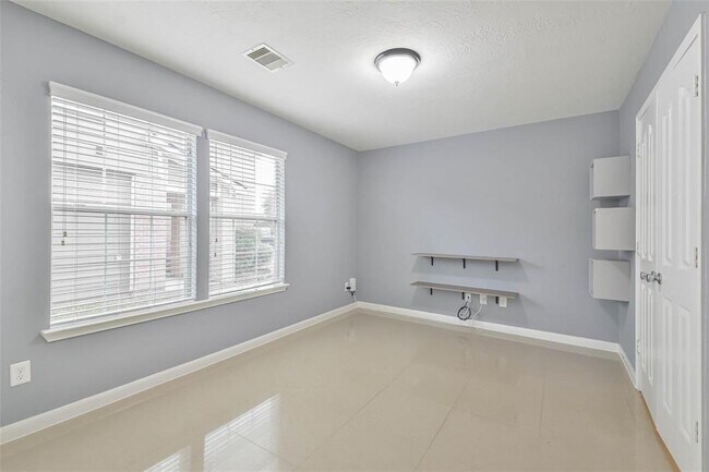 Building Photo - 7718 Shavano Ln