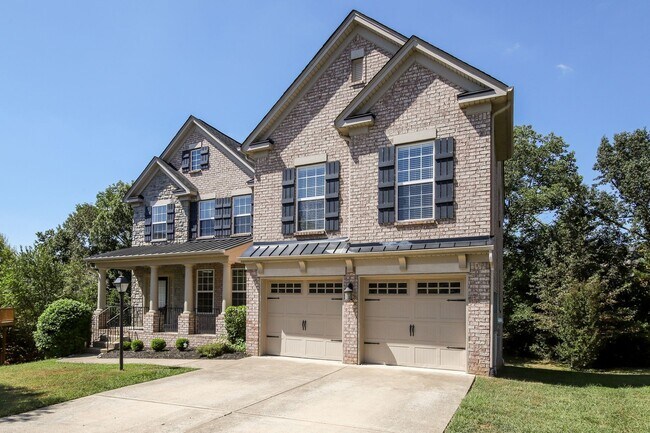 Building Photo - AVAILABLE NOW. 4 Bedroom 3 Bath. Over 3,00...